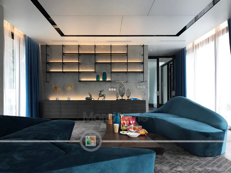 Bàn trà gỗ nguyên tấm cho biệt thự hiện đại vinhomes riverside mạnh mẽ