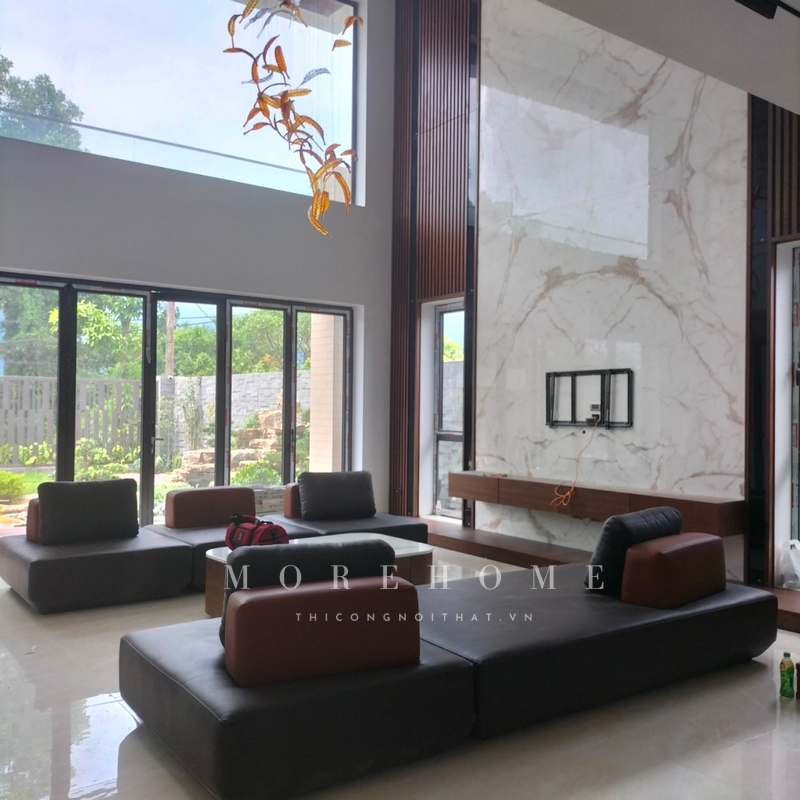 Thi công bộ sofa bọc da màu đen hiện đại không gian tiện nghi, đón tiếp khách chu đáo, không gian thẩm mỹ